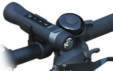 Gadget superb pentru bicicleta lanterna cu boxa si bluetooth!