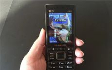 Кнопочный телефон, 3 sim, с цветомузыкой и мощным динамиком
