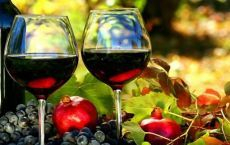 Se vinde vin curat de poama Moldova.